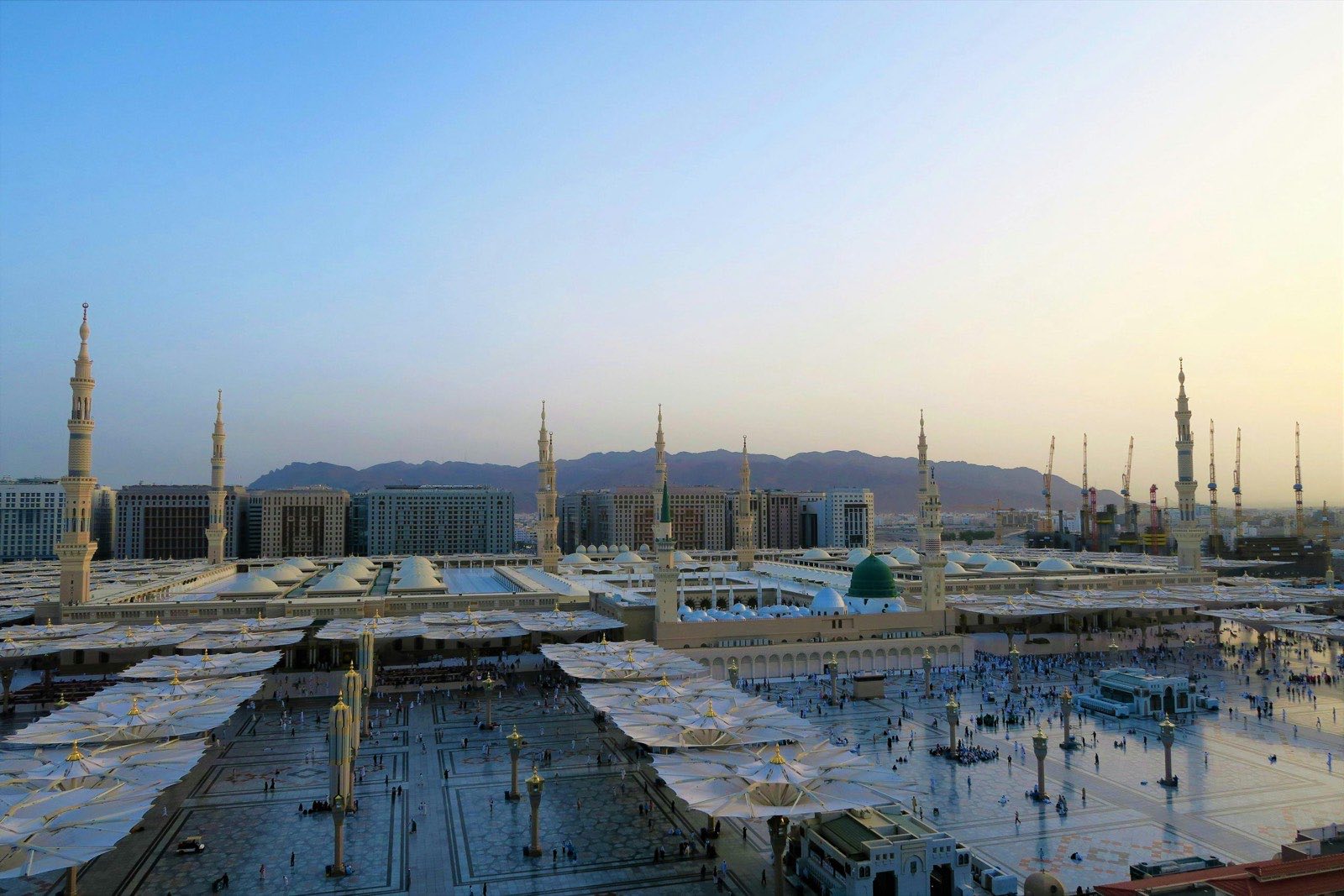 Masjid an-Nabawi and the Green Dome at dusk, Madinah